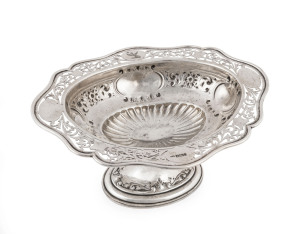 An English sterling silver comport with pierced rim, made in Sheffield, circa 1901, ​12cm high, 24cm wide, 19.5cm deep, 412 grams