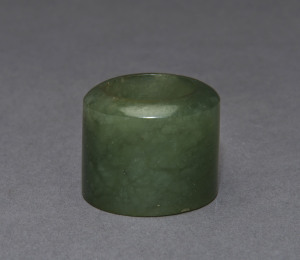 A Chinese celadon jade archers ring, Qing Dynasty, circa 1700, 3cm high, 3.5cm diameter