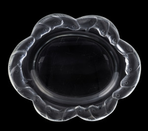 LALIQUE French glass platter with fish border, engraved "Lalique, France", 27cm wide