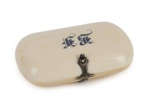 A ladies antique pocket purse, carved ivory with "B.F." monogram, interior fitted in blue silk with coin compartment, 19th century, 7.5cm wide