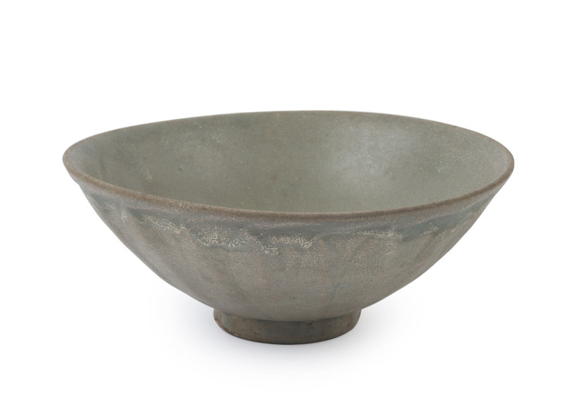 A Thai celadon pottery bowl with leaf decoration, 15th/16th century, ​6.5cm high, 16cm diameter