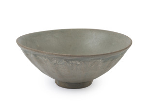 A Thai celadon pottery bowl with leaf decoration, 15th/16th century, 6.5cm high, 16cm diameter