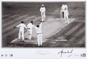 SHANE WARNE: Photograph "Ball of the Century" by Patrick Eagar, signed on mount by Shane Warne, limited edition 361/500, size 63x41cm.