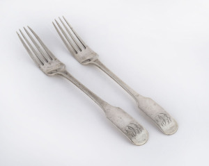 A pair of Scottish silver forks from Edinburgh, circa 1806, 22cm long, 146 grams total