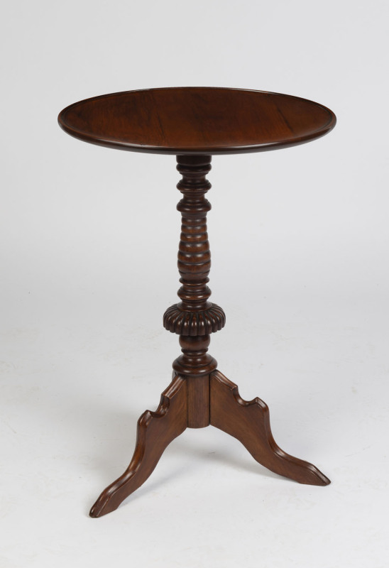 An antique English mahogany wine table, 19th century, 71cm high, 51cm diameter