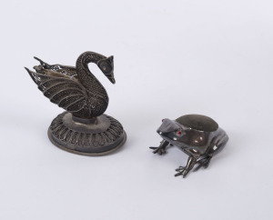 English sterling silver frog pin cushion with ruby eyes by H. Matthews of Birmingham, circa 1905; together with a filigree silver swan ornament, ​the frog 6cm long