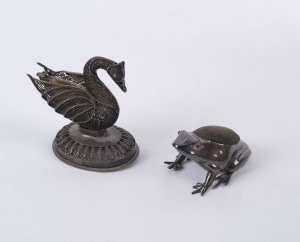 English sterling silver frog pin cushion with ruby eyes by H. Matthews of Birmingham, circa 1905; together with a filigree silver swan ornament, the frog 6cm long