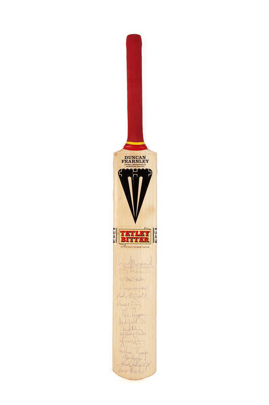 1996 ENGLAND TEAM: Full size "Duncan Fearnley" cricket bat with 16 signatures on front including Mike Atherton, Alec Stewart & Graeme Hick. G/VG condition.