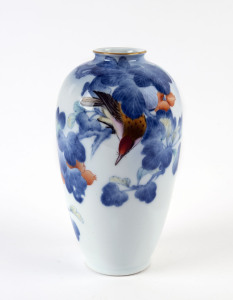 A Fukagawa Japanese porcelain vase, Taishō period, circa 1920, 22cm high