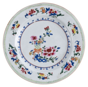 A Chinese export ware porcelain plate, 18th century, 23cm diameter