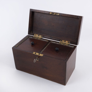 A Georgian mahogany tea caddy, early 19th century, 12.5cm high, 21cm wide, 10.5cm deep