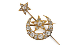 An antique 15ct gold moon and stars bar brooch set with 31 diamonds, late 19th early 20th century, 5cm wide, 10.5 grams