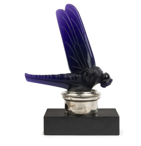 LALIQUE "Libellule Grande" French violet glass car mascot on original base, circa 1920s, later wooden plinth, 25cm high