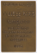 1925 PARIS EXPOSITION DES ARTS DECORATIFS ET INDUSTRIELS MODERNES bronze plaque by Ray Martin in rare original case of issue. Superb condition. - 2