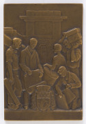 1925 PARIS EXPOSITION DES ARTS DECORATIFS ET INDUSTRIELS MODERNES bronze plaque by Ray Martin in rare original case of issue. Superb condition. - 3