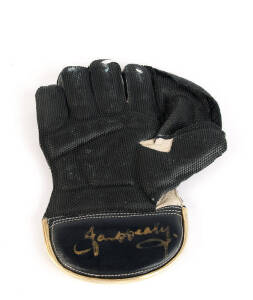 IAN HEALY, signature on "Kookaburra - Rod Marsh Gold" wicketkeeping glove. [Ian Healy played 119 Tests & 168 ODIs 1988-99].