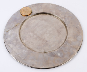 c.1996 Olympic Federation Dinner commemorative metal platter with a bronze medallion affixed to the outer rim, the medallion engraved with Australian Coat of Arms over Olympic Rings within a laurel leaf border; plate diameter 32cm, weight 640gr, medallion diameter 5cm.