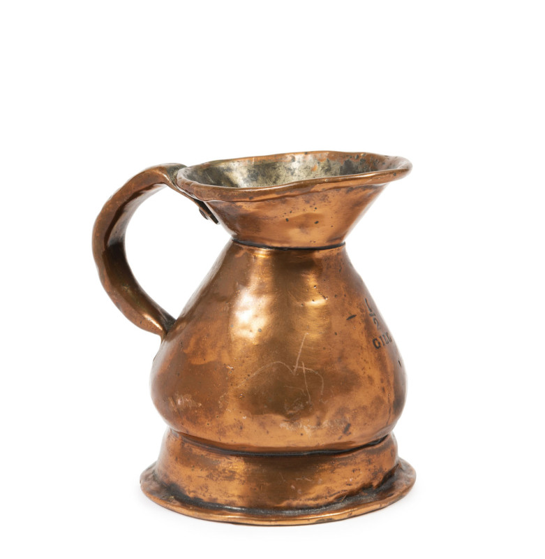 An antique half gill rum copper measure, 18th/19th century, ​7cm high