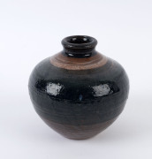 GUY GREY-SMITH (1916-1981) pottery vase, painted initials on base, 12cm high, 13cm diameter