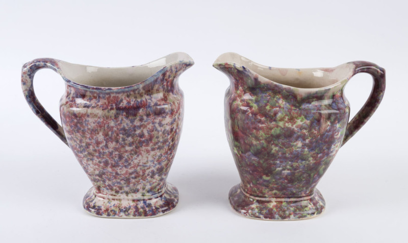 BENDIGO POTTERY pair of "Waverley Ware" jugs with mottled pink sponge finish, ​17cm high, 18.5cm wide