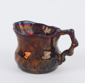 JOLLIFF (F.E. Cox) pottery jug with rare lustre glaze, incised "Hand Built Jolliff, 1950", ​7cm high, 11.5cm wide