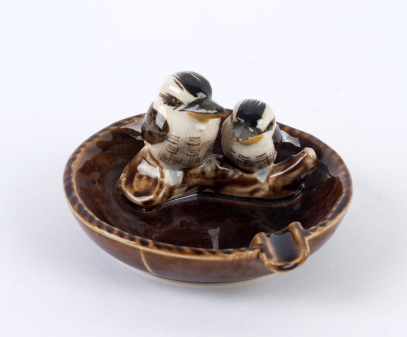 Grace Seccombe style ashtray with two kookaburras, 11cm wide