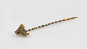 An antique gold nugget stickpin, 19th century, ​6.5cm long, 2.2 grams