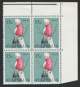 Australia: Decimal Issues: 1966 (SG.393) 15c Galah, upper right cnr.blk.(4) with variety "Retouch behind branch under 15c", BW:455k; fresh MUH.