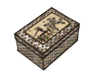 A fine Japanese jewellery box, basket weave mother of pearl with horn trim and Shibayama panel top, Meiji period, 8cm high,16cm wide, 11.5cm deep