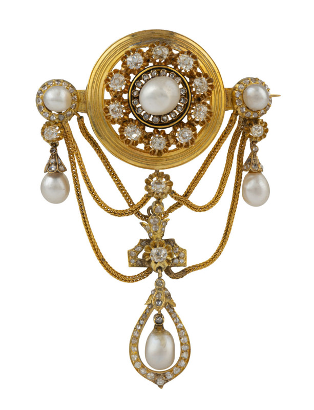 A superb Belle Epoque brooch, yellow gold set with natural pearls surrounded by diamonds, late 19th century, an impressive 7cm high by 5cm wide, 20.4 grams