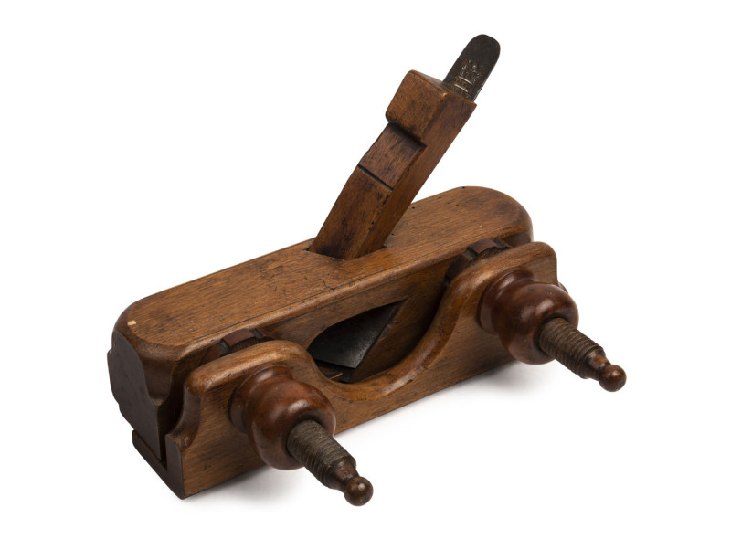 An antique skew rebate plane with wooden screw adjustable fence, 19th century, ​27cm fence length