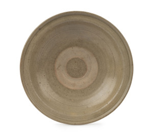 A Thai celadon pottery bowl, 17th/18th century, 4.5cm high, 20cm diameter