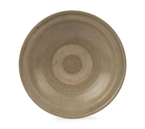 A Thai celadon pottery bowl, 17th/18th century, ​4.5cm high, 20cm diameter