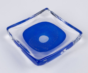 STERINGE SLOTT Swedish art glass bowl, engraved "Steringe Slott", 21cm wide