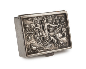 A sterling silver snuff box with repoussé decorated top, interior with original gilt wash finish, 19th century, stamped 925 with various pictorial marks, ​5.5cm wide, 57 grams