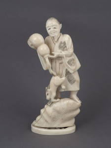 A Chinese carved marine ivory statue of a man with a gourd, late 19th century, 16cm high