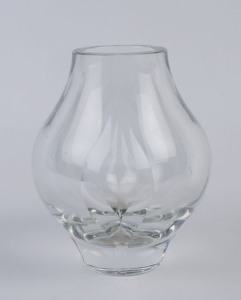 ST. LOUIS French crystal vase, 20th century, circular acid etched mark, 20cm high, 17cm wide