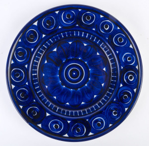 ARABIA WARE Finnish stoneware charger, circa 1970, signed "Arabia, Finland, LP/W", 35cm diameter