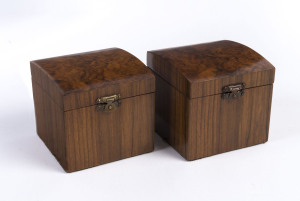 A pair of English walnut tea caddy boxes, 19th century, 8.5cm high, 9cm wide, 9cm deep