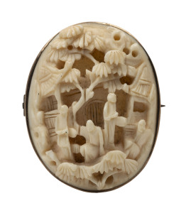 An antique Chinese carved ivory brooch mounted in rose gold, mid 19th century, ​4.2cm high