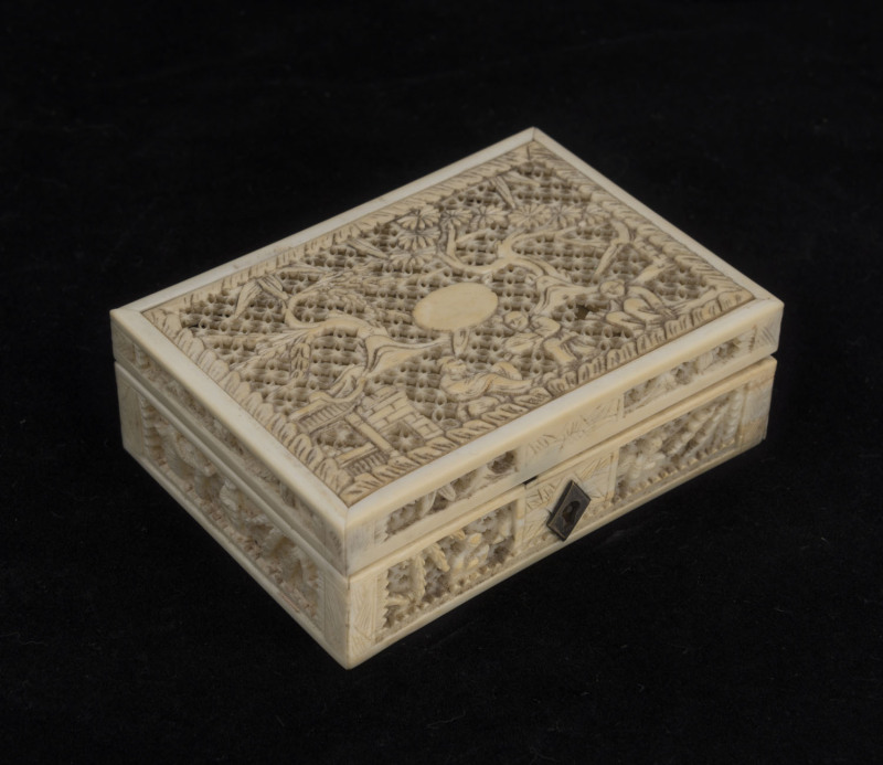 A Chinese carved and pierced ivory jewellery casket, 19th century, ​3cm high, 9cm wide, 6.5cm deep