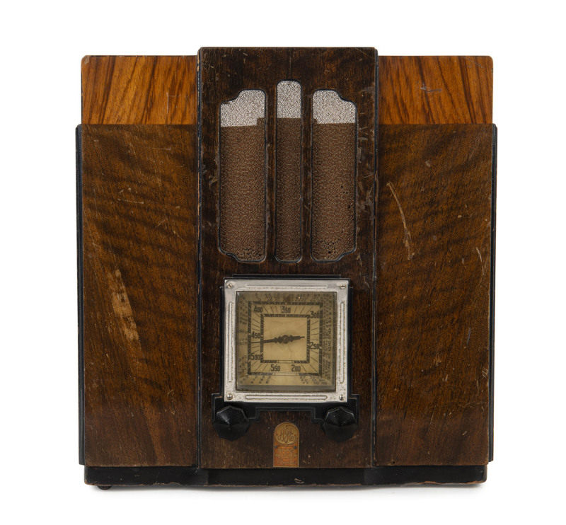 G.E. "BAND MASTER" walnut cased mantel radio, circa 1936, ​31.5xm high, 30cm wide