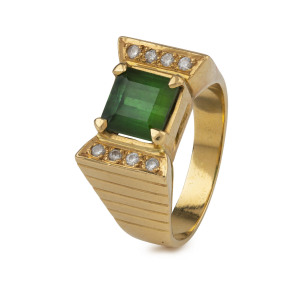 A vintage 18ct yellow gold ring set with a square cut emerald flanked by four brilliant cut diamonds on each shoulder, circa 1970s, stamped "18ct", 8.6 grams total