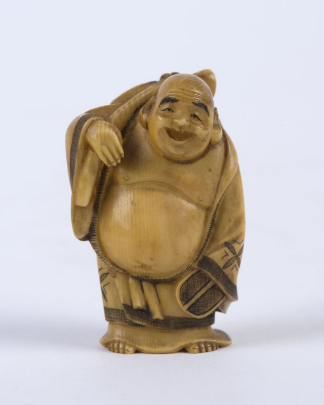 A Japanese carved ivory figure, Meiji Period, 19th century, 5cm high