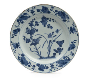 A large Chinese porcelain platter with underglaze blue floral and foliate decoration, Kangxi Period, circa 1700, 36cm diameter