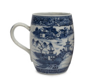 A Chinese export ware barrel shaped cider mug, circa 1760, 13cm high, 14cm wide