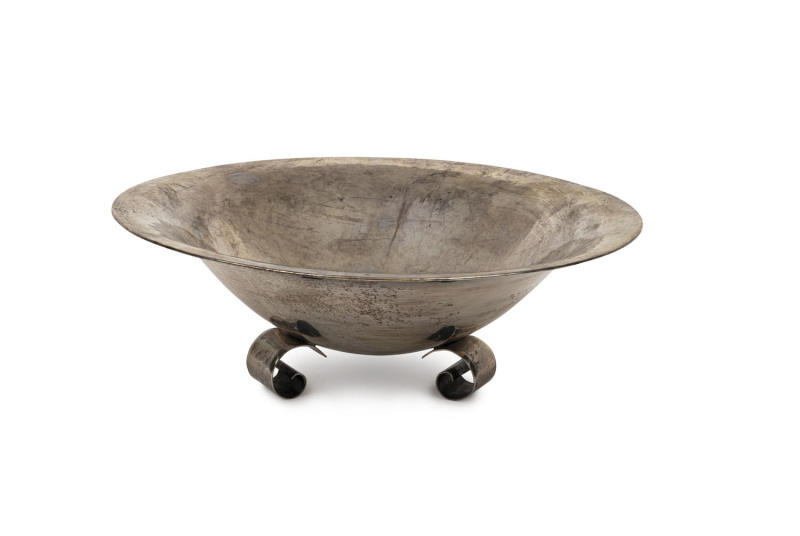 A German silver Art Deco fruit bowl with three scrolling feet circa 1920s, ​crescent and crown 800 mark, 9.5cm high, 27cm wide, 490 grams