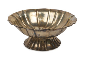 A German silver Art Deco bowl, circa 1920s, ​crescent and crown 800 mark, 7cm high, 19cm wide, 280 grams