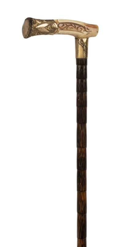 An antique English walking stick with gold plated mounts, horn handle, cane shaft and horn ferrule, 19th century, with maker's plaque "BEARD & Co. KIRKBY", 85cm high