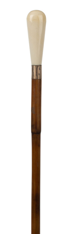 An antique walking stick with carved ivory handle, rose gold plated collar, cane shaft and ivory ferrule, 19th century, ​88cm high